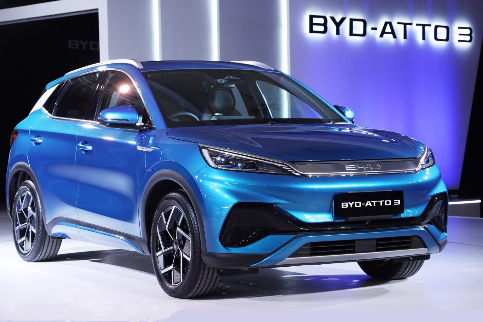Carro elétrico com tecnologia NVIDIA Drive Thor — chip de inteligência artificial automotivo