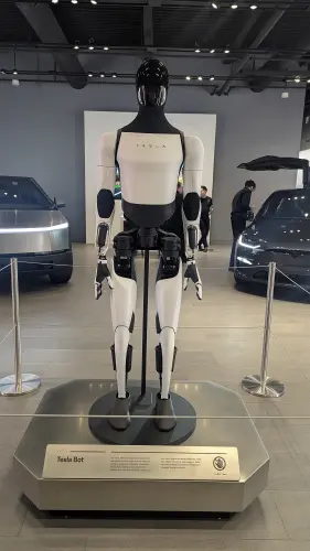 Tesla Optimus Gen 2: O Robô Humanoide Que Já Trabalha em Fábricas