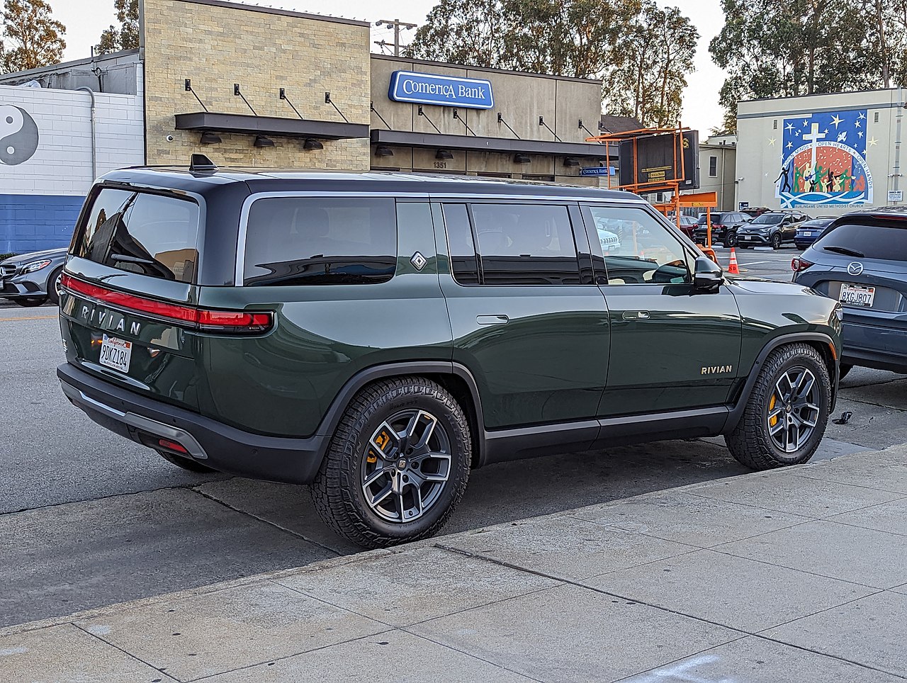 Rivian, Rivian e ChargeScape unem-se para baratear recarga de carros