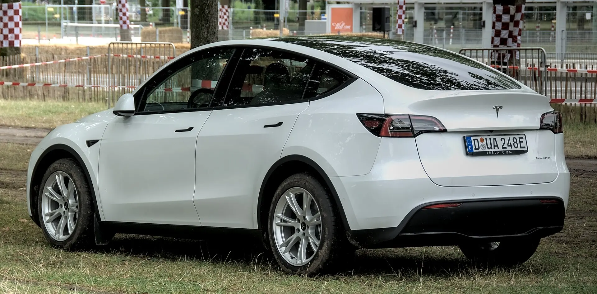 Mercedes — Mercedes lança primeiro C-Class elétrico na Hungria: guia co