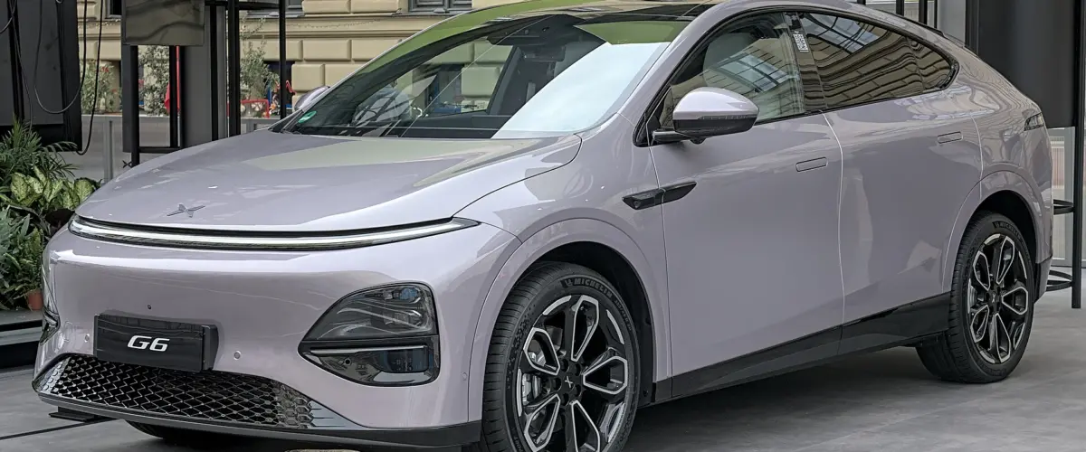 Xpeng lança SUV elétrico acessível Mona com foco em eficiência