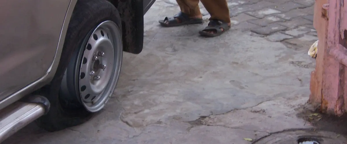 Carro Elétrico Tem Estepe? O Que Fazer Se o Pneu Furar