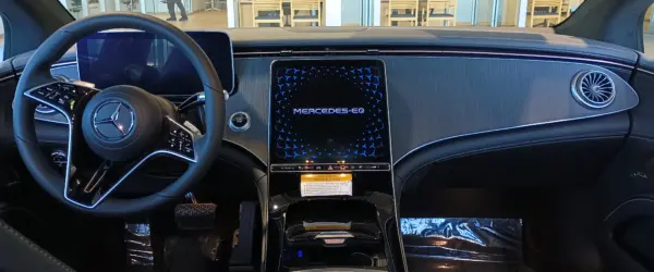 Mercedes lança primeiro C-Class elétrico na Hungria