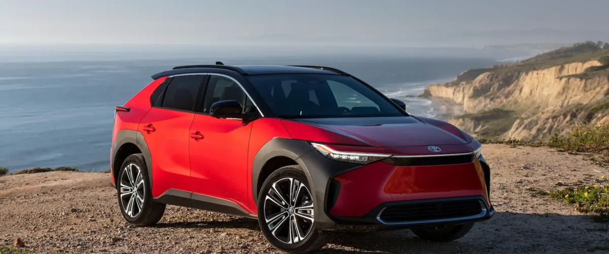 Toyota bZ4X vs Porsche Macan EV: Qual Elétrico Comprar em 2026?