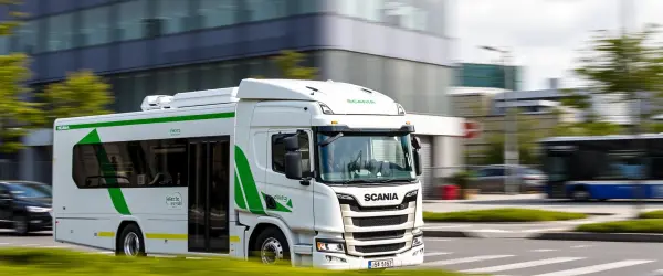 Como a Scania viabilizou uma frota de 105 caminhões elétricos para longas distâncias