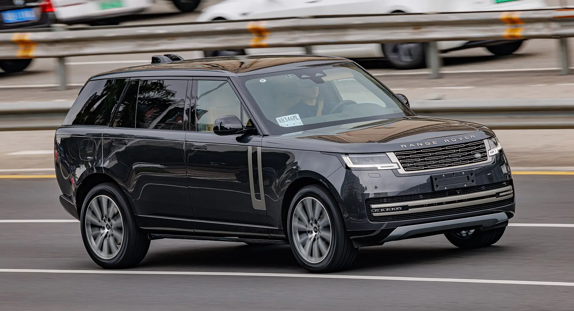 Range rover ev — foto real