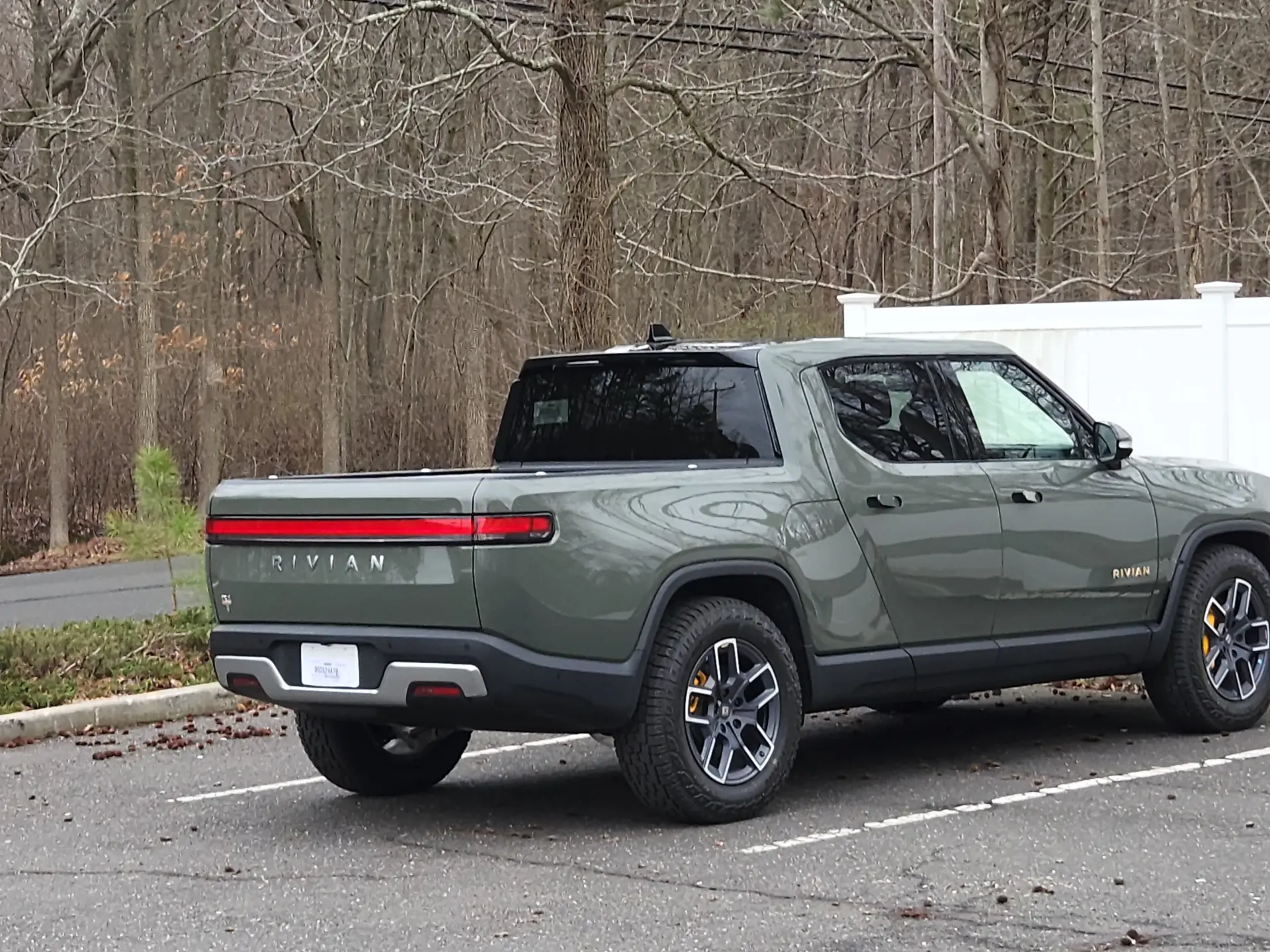 Rivian R1T 2026 — foto real 2026 — foto real