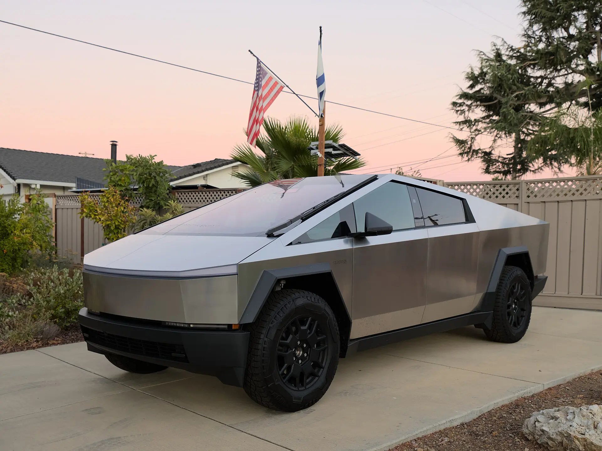 Tesla Cybertruck 2026 — foto real 2026 — foto real