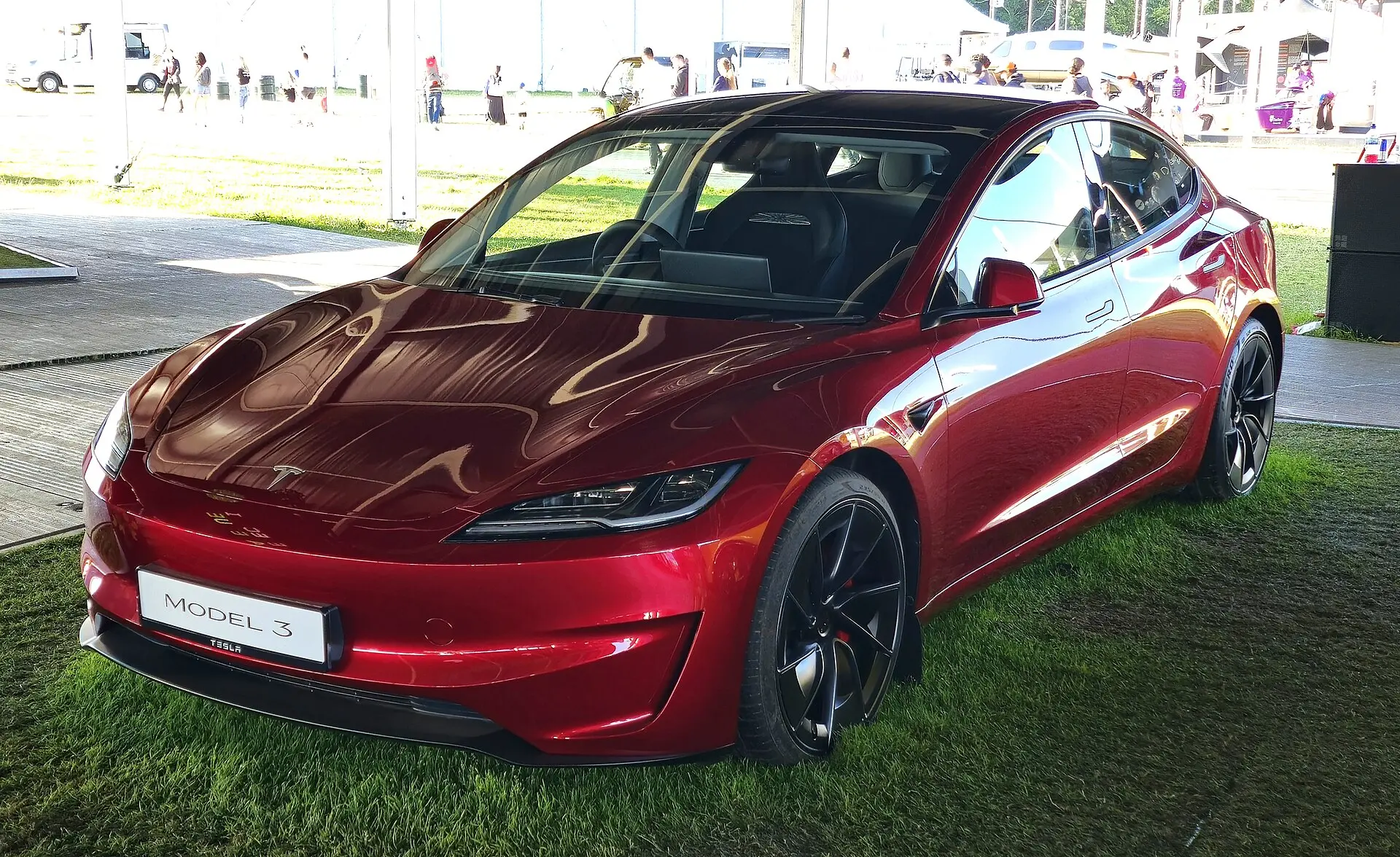 Tesla Model 3 2026 — foto real 2026 — foto real