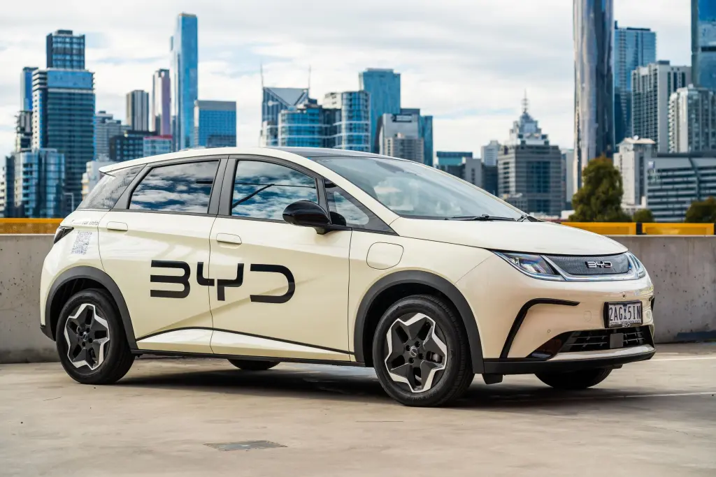BYD Han vs Kia PV5: Qual Elétrico Comprar em 2026?