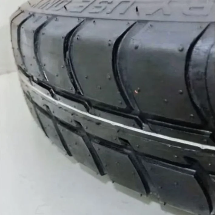 Banda de rodagem do pneu 175/70R16 que acompanha o kit estepe fino